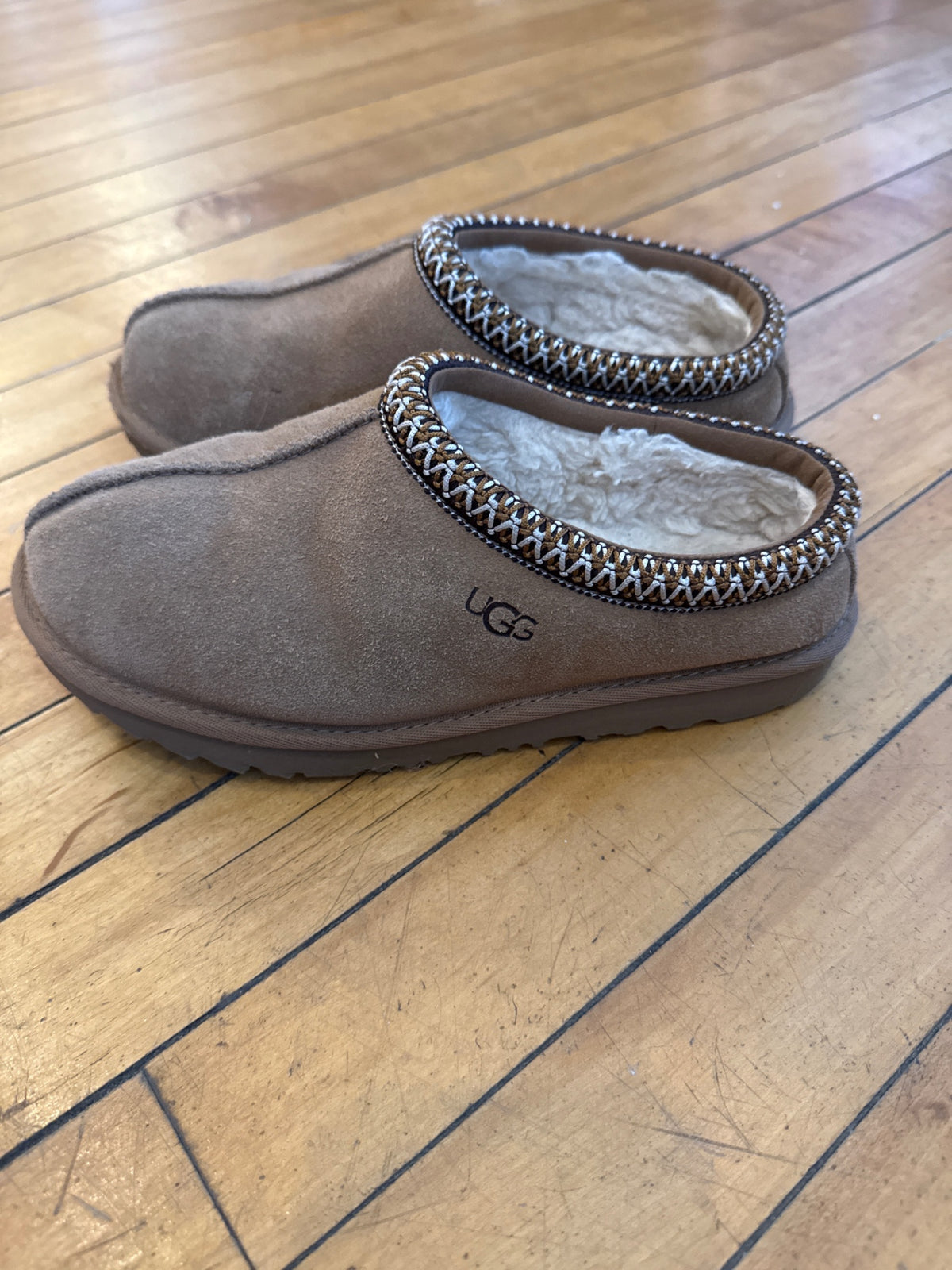 UGG Slippers 4Y Good