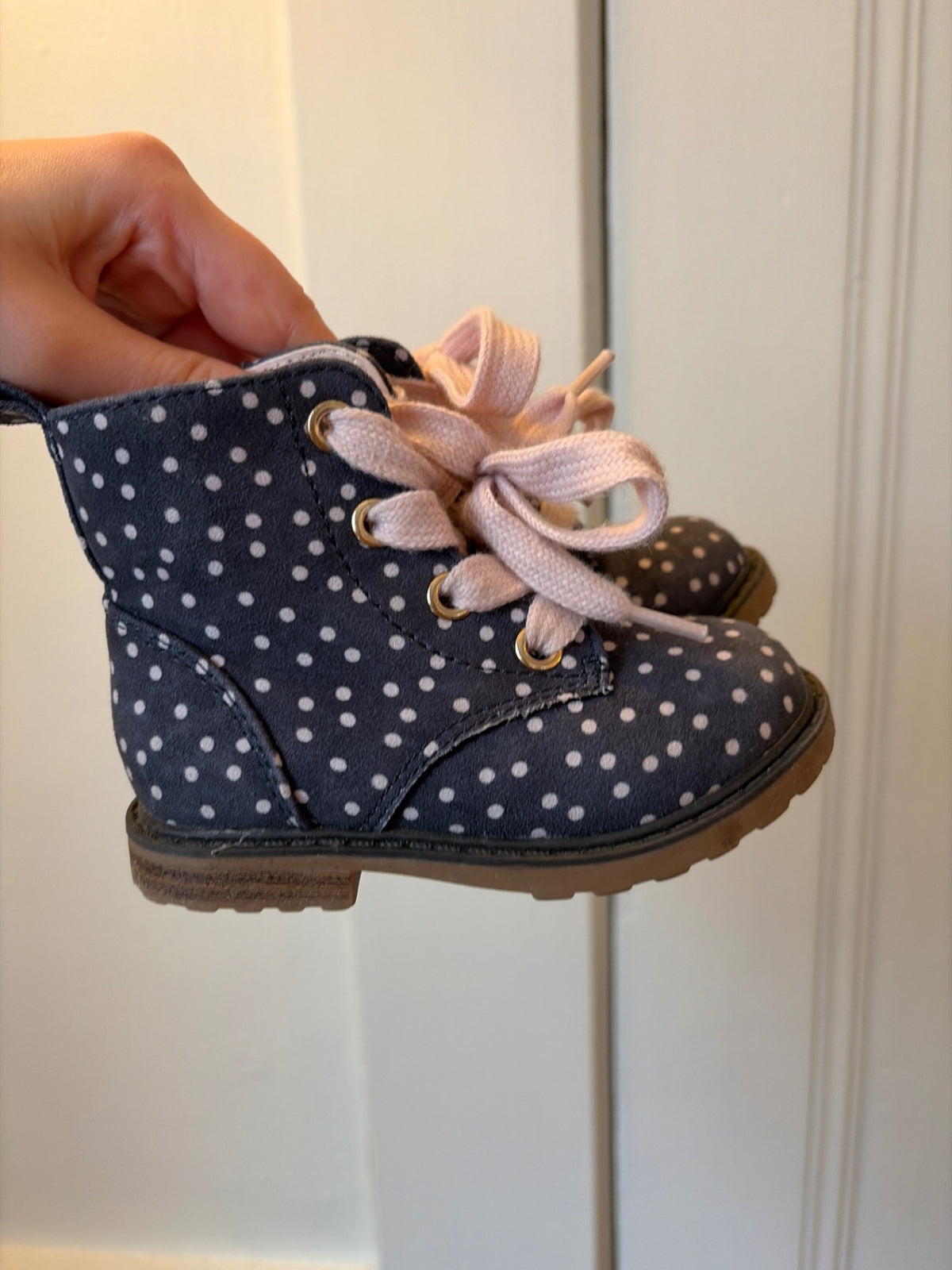Cat & Jack Shoes 6 Good