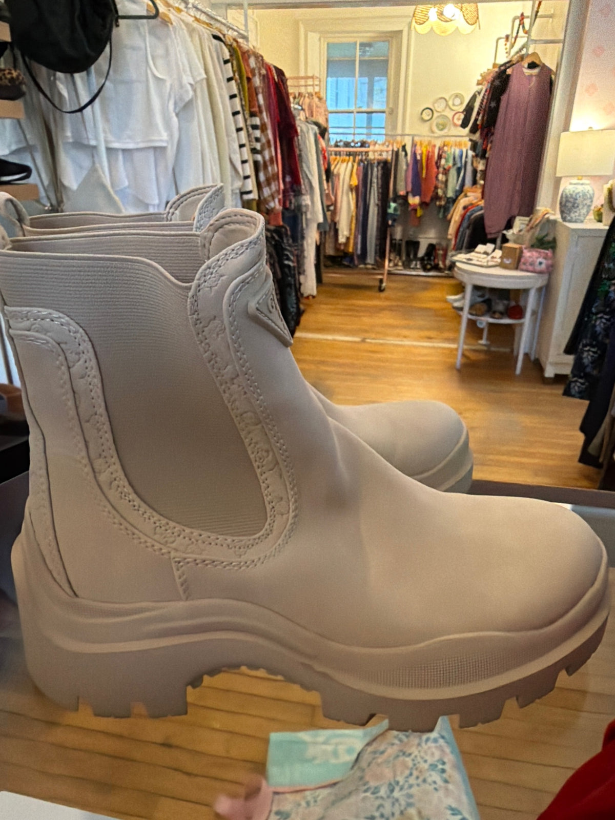 Guess Shoes 6.5 Very Good