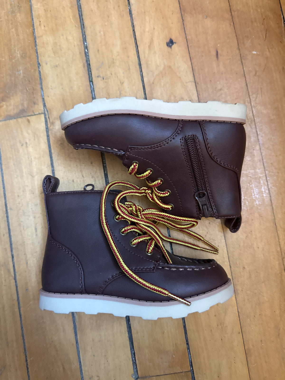 Cat & Jack Shoes 9 Very Good