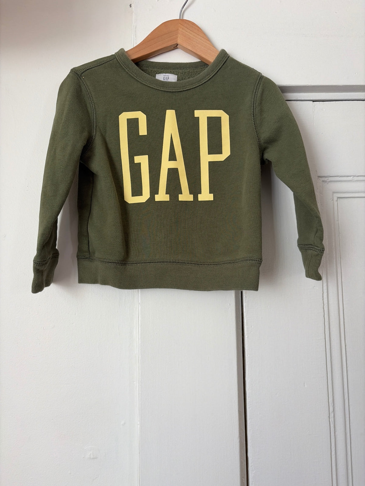 GAP Sweatshirt 3 Very Good